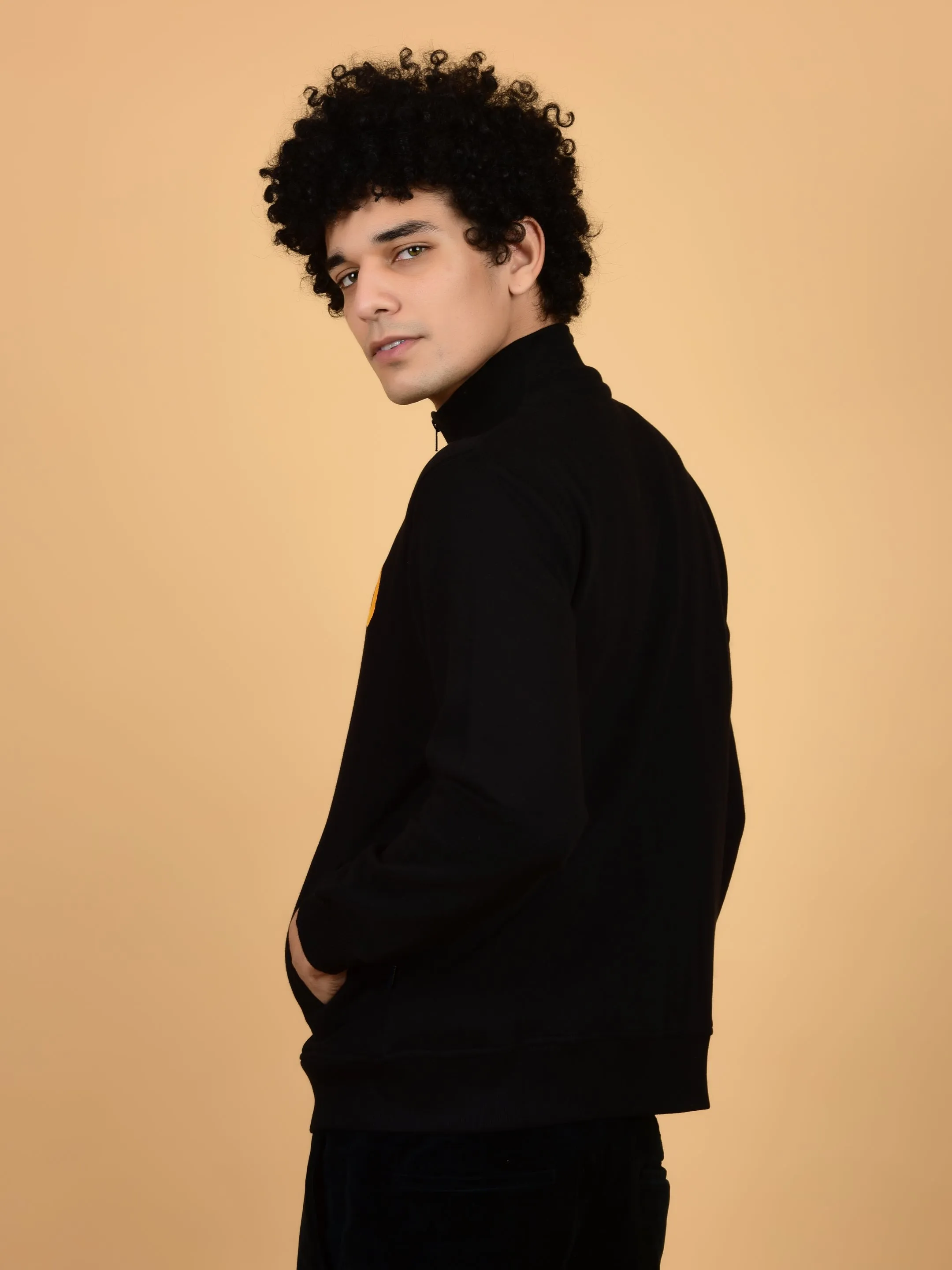 Flawless Trendy Men Black Zipped Sweatshirt