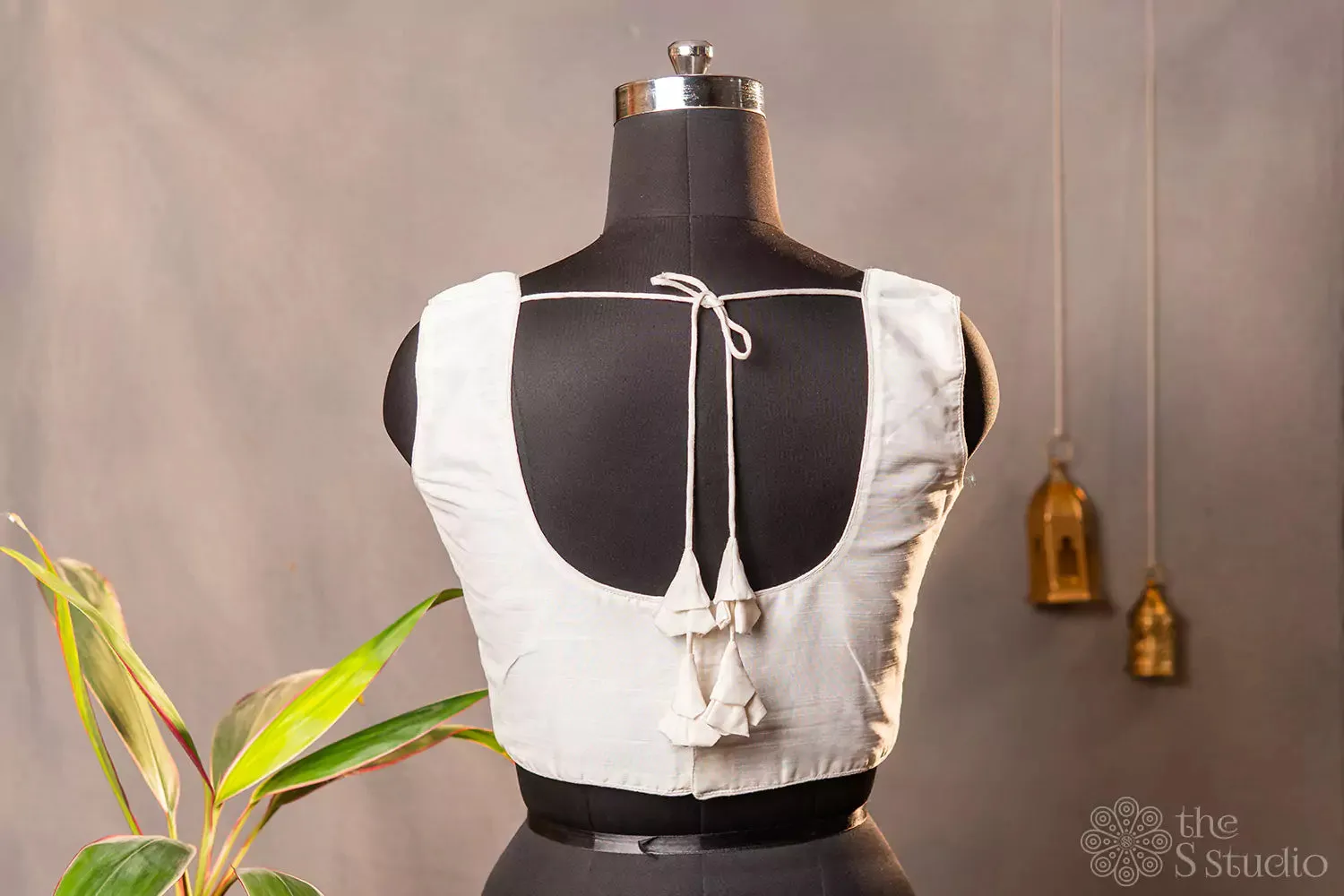 White sleeveless cotton readymade blouse